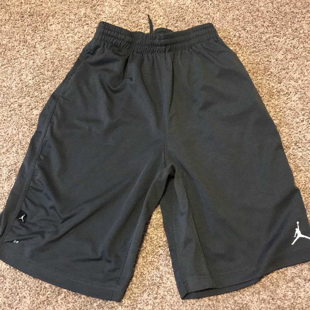 Boys Nike jump man gray shorts